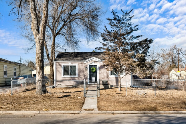 Photo - 895 Grove St House