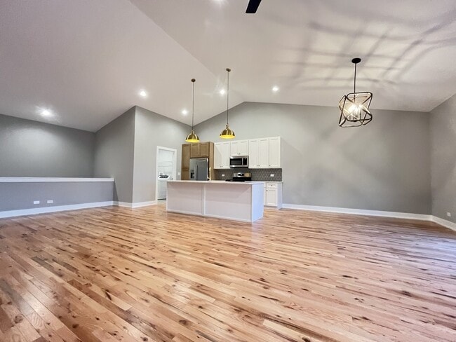 Foto del edificio - 974 Meadow Ln
