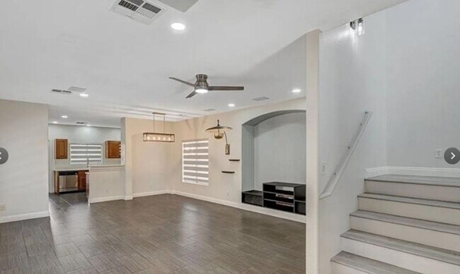 Foto del edificio - DO NOT MISS THIS CHARMING HOME! GORGEOUS 3 BEDROOM, 2 1/2 BATH!!