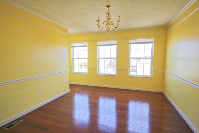 Dining Room - 610 Fieldstone Dr