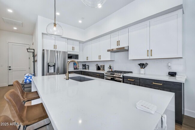 Foto del edificio - 5151 N 13th Pl