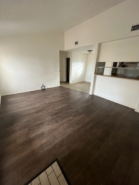 Foto del edificio - 2214 Capitan Dr