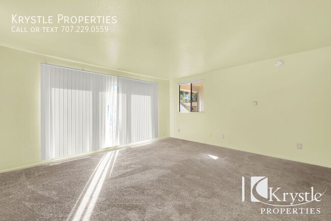 Foto del edificio - Spacious upstairs 3 bedroom unit