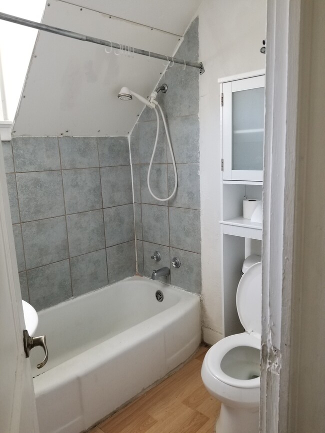 Foto del edificio - 805 E 7th St