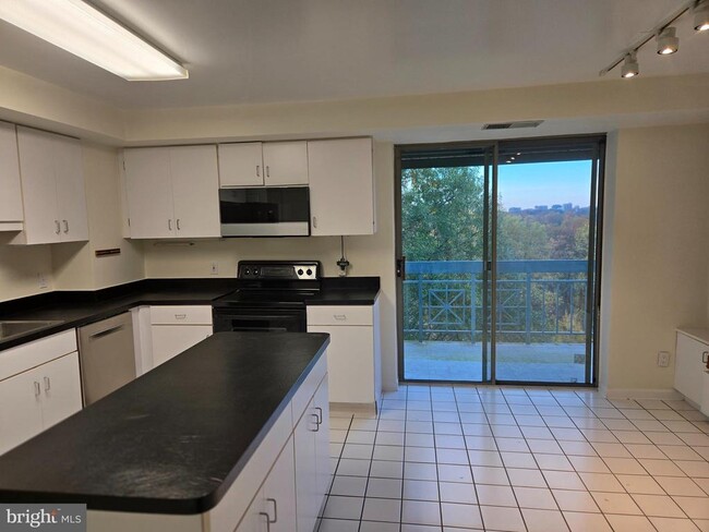 Foto del edificio - 5450 Whitley Park Terrace