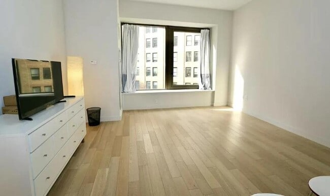 Building Photo - 0 bedroom in New York NY 10005