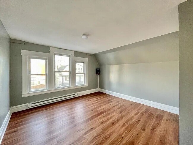 Foto del edificio - 49 Hazelwood Ave