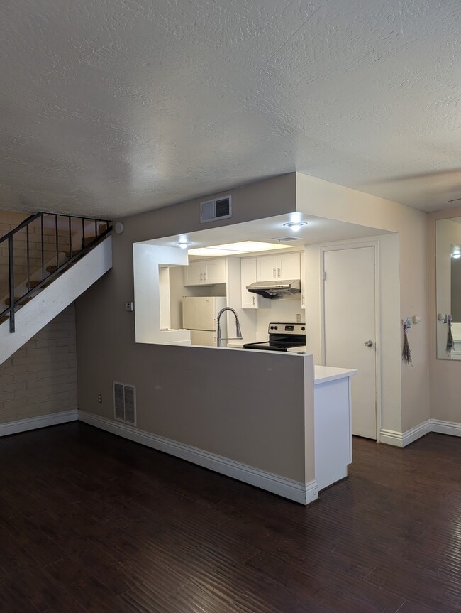 Foto del edificio - 3037 Knollwood Ave