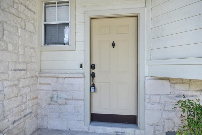 Building Photo - 8518 Cahill Dr