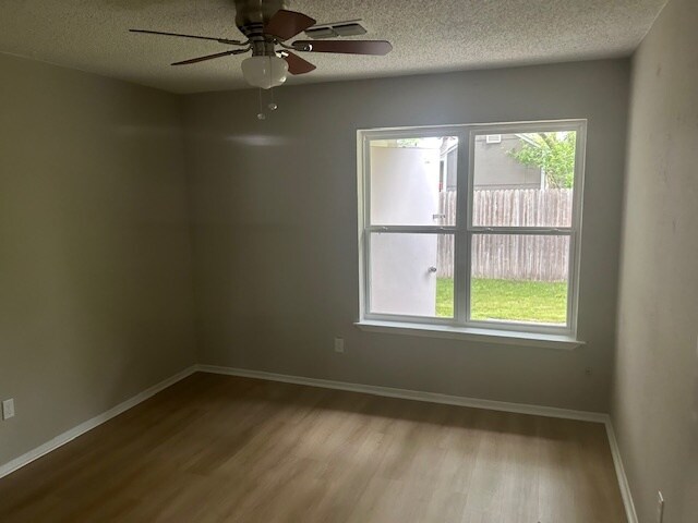 Foto del edificio - 110 Baker Ln