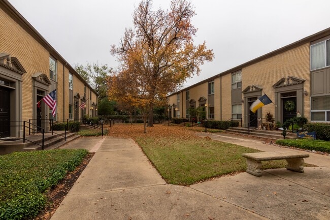 Building Photo - 7506 W Northwest Hwy
