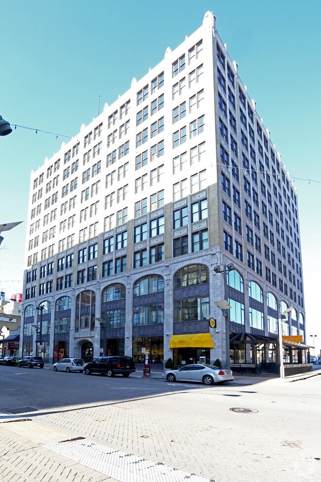 Fashion Square Lofts Apartments Saint Louis, MO