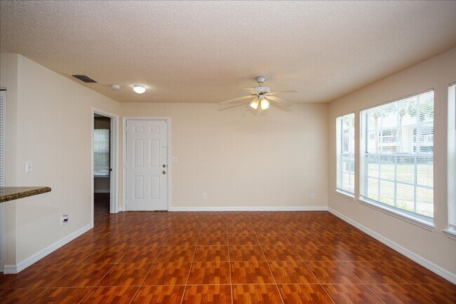 Foto del edificio - Ready Move to move 2 bedroom 2 bath Condo ...