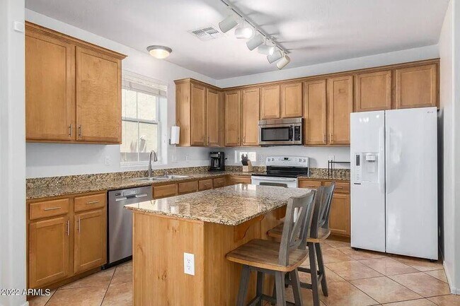 Building Photo - 10056 E Isleta Ave