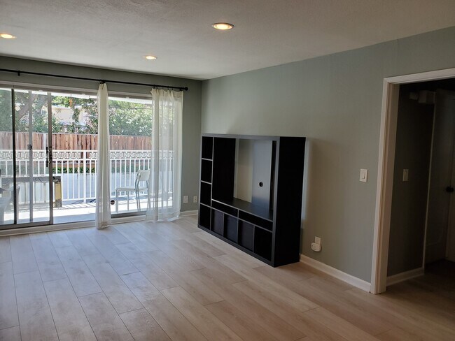 Foto del edificio - ENCHANTING 1 Bd/1 Ba Ground Floor Unit w/O...
