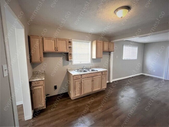 Building Photo - 2515 Emmett Ave