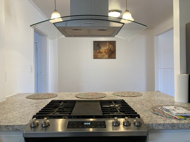 Building Photo - 2736 E 2nd St S