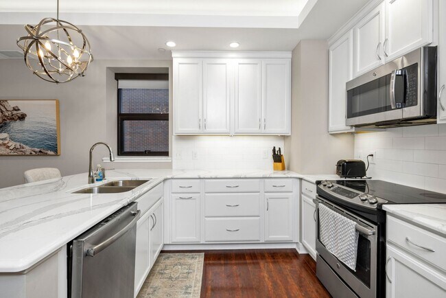 Building Photo - Lease Unfurnished $1900