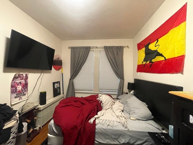 Building Photo - Renovated 3 Bed in Southie! Pet Friendly, ...