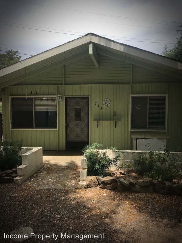 Primary Photo - 3 br, 1.5 bath House - 212 Woodland Drive