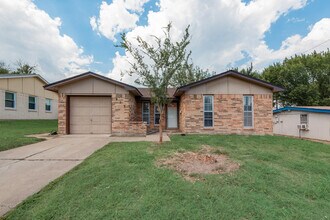 Building Photo - 917 Piedmont Dr