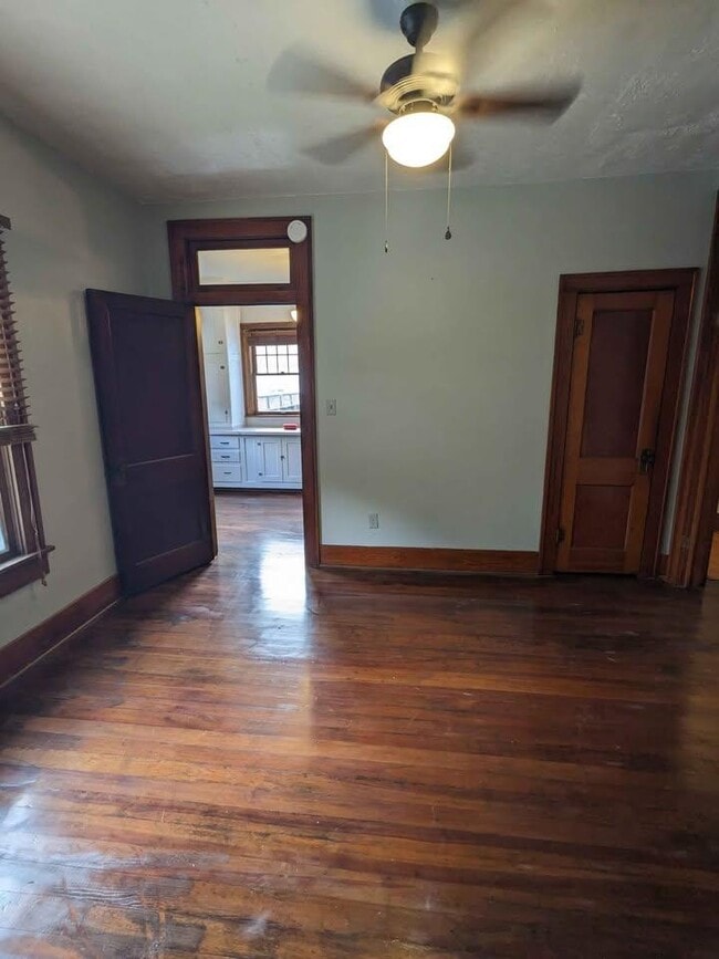 Building Photo - 212 W 10th Ave