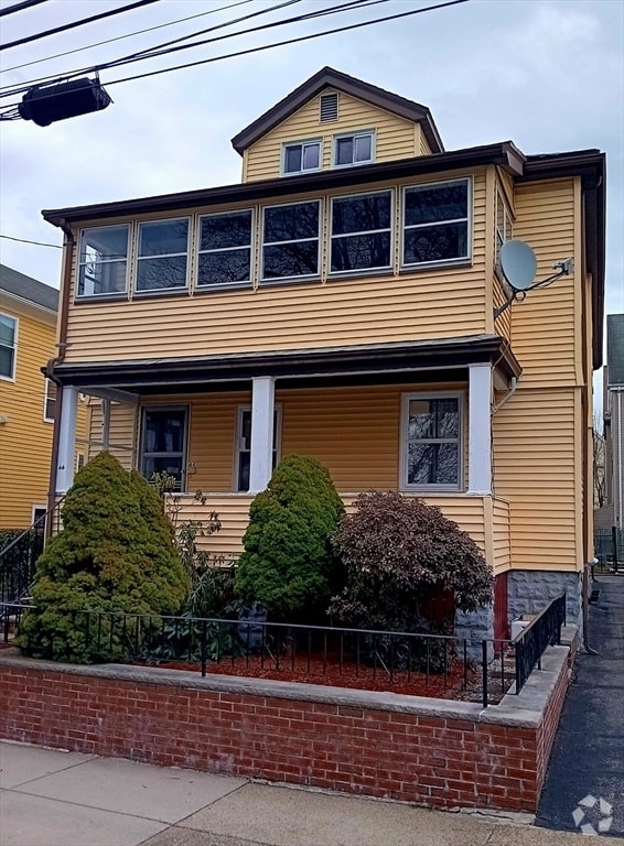 Building Photo - 38 Glencoe St