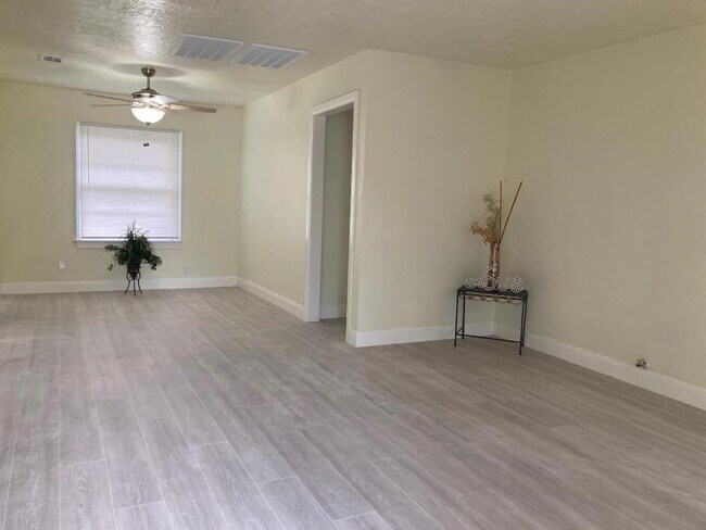 Foto del edificio - 6717 Sidney St