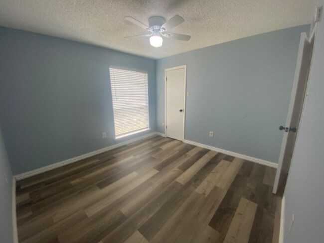 Foto del edificio - 12484 Abrams Rd