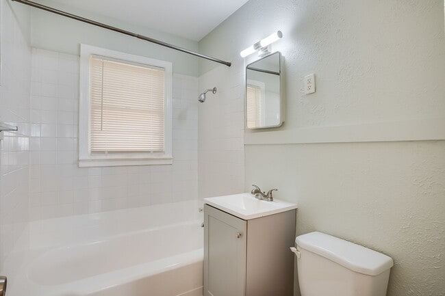 Building Photo - Meadowlark Apartments