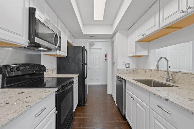 Building Photo - 512 Eberhart Ln