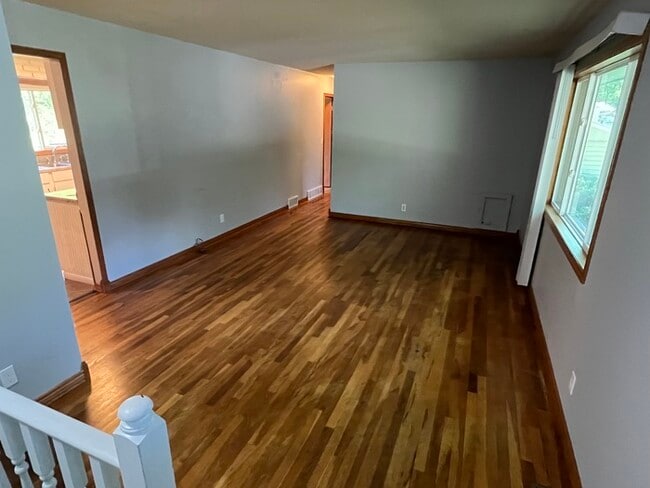 Building Photo - 11828 Monroe Cir NE
