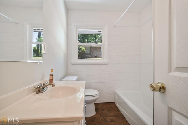 Building Photo - 2897 White Oak Dr