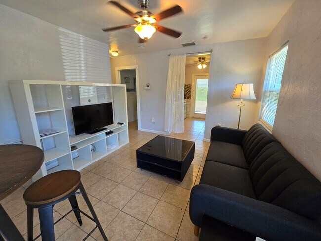 Foto del edificio - 1148 Highland St