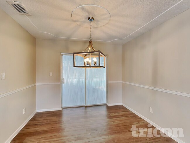 Foto del edificio - 3516 E Roundtree Dr