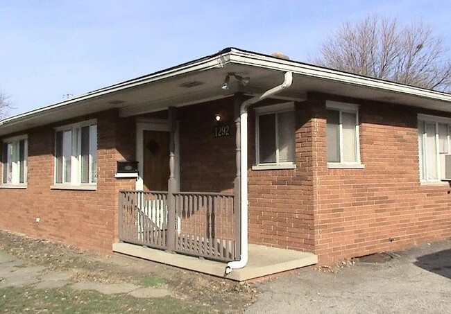 Foto del edificio - 1292 S James Rd