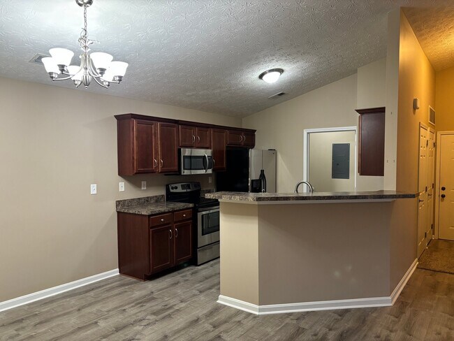 Building Photo - 9400 Clubview Dr