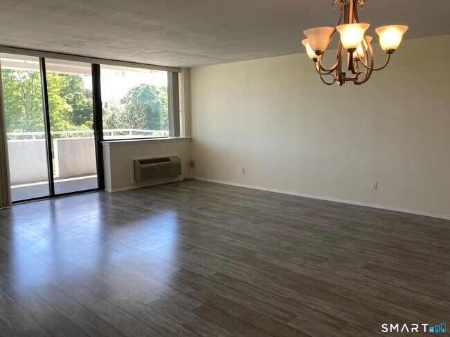 Building Photo - 50 Birdseye St