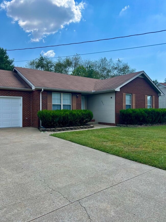 Building Photo - AVAILABLE NOW! 3 Bedroom Home Available of...