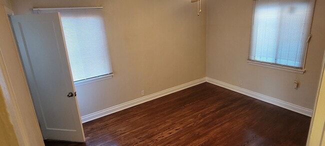 Building Photo - 114 N Poinsettia Ave