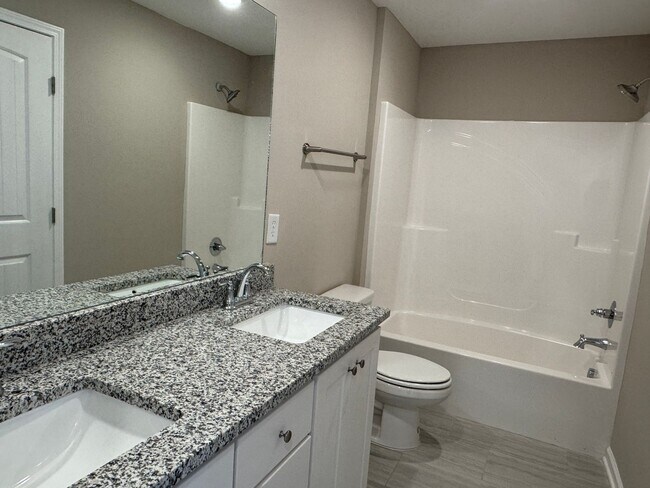 Building Photo - Brand new 3 bed 2 bath townhome in Smyrna