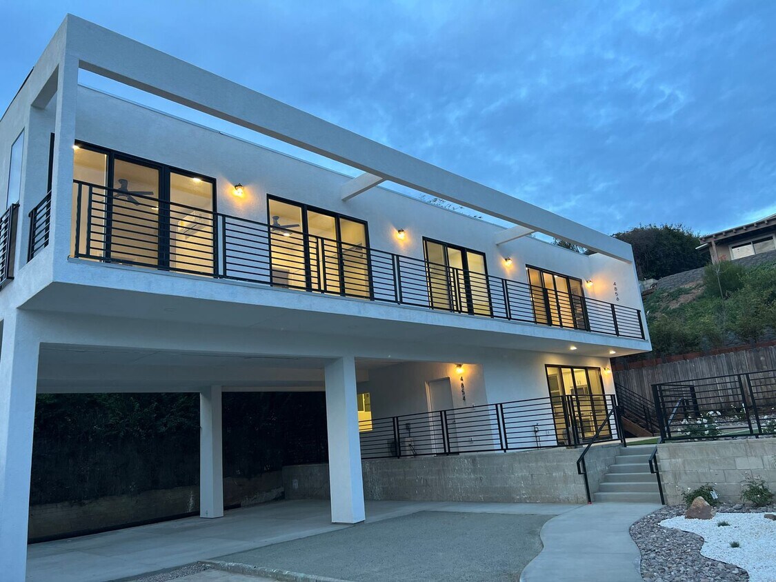 Foto principal - Stunning newly built, modern 1 bedroom, 1 ...