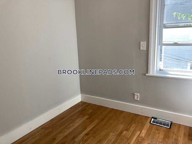Building Photo - 112 Chestnut St