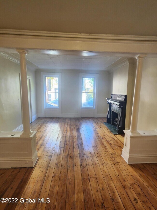 Building Photo - 384 8th St