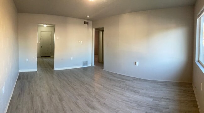 Building Photo - Updated Fourplex