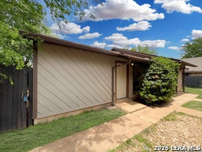 Building Photo - 8869 Meadow Trace St