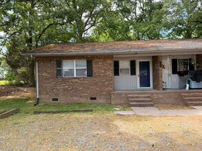 Building Photo - 102 Hardeman St