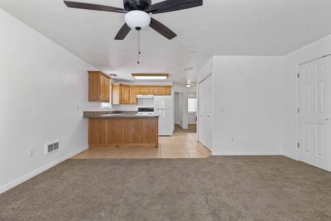 Building Photo - 890 Andrews Pl