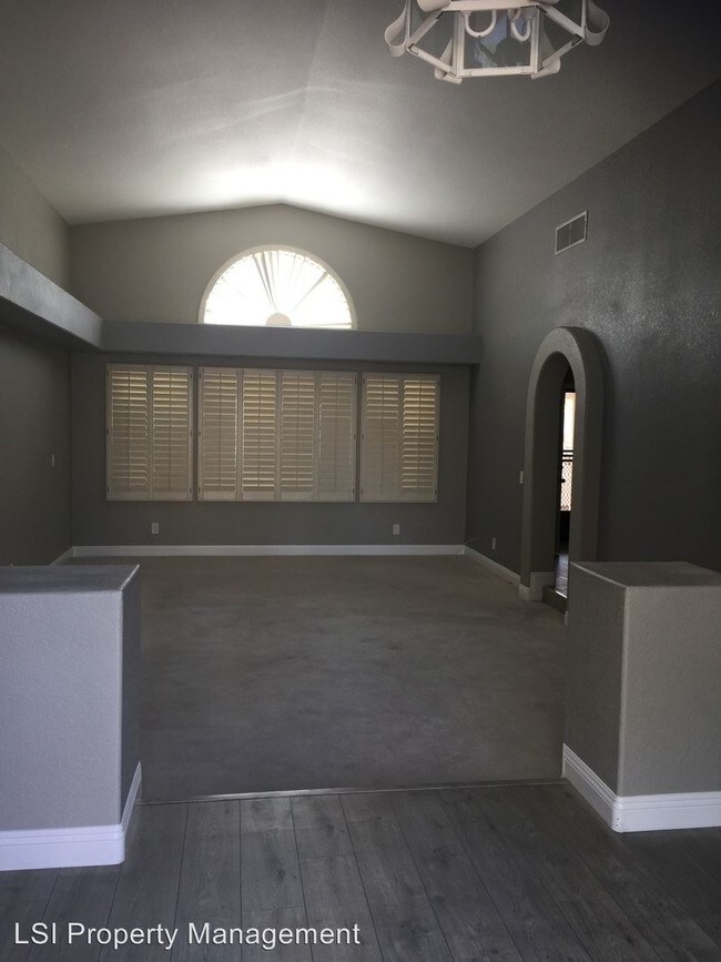 Building Photo - 4 br, 2.5 bath House - 2100 SNOWBIRD COURT