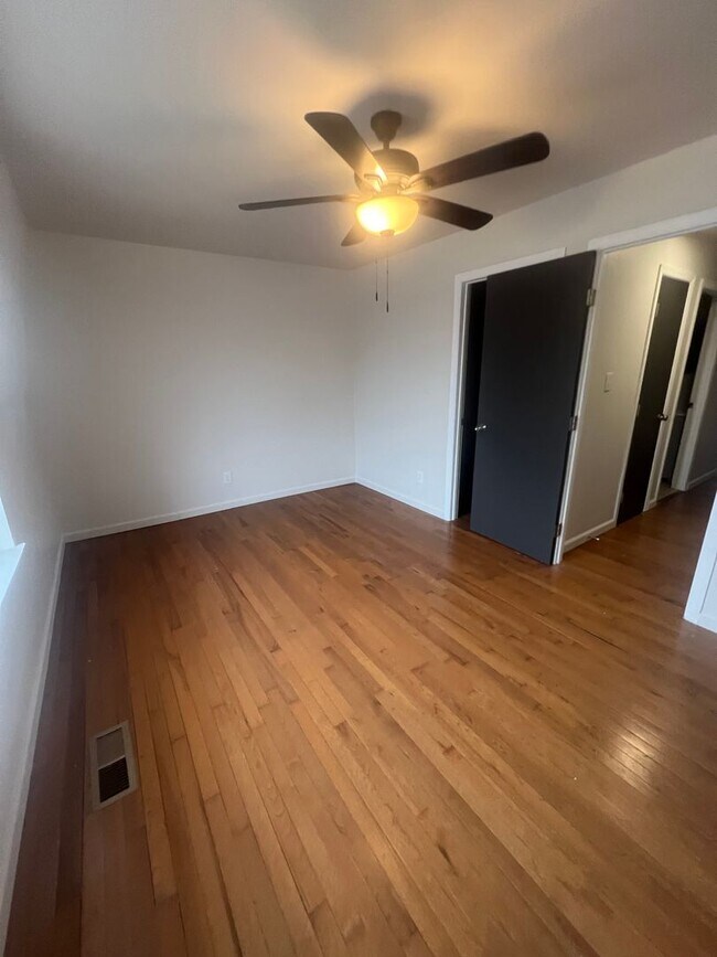 Foto del edificio - 3131-3133-3133 California Ave